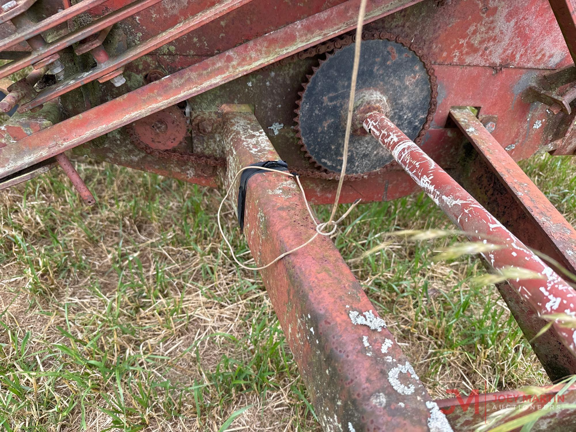 NEW HOLLAND 1034 SQUARE BALE STACKER