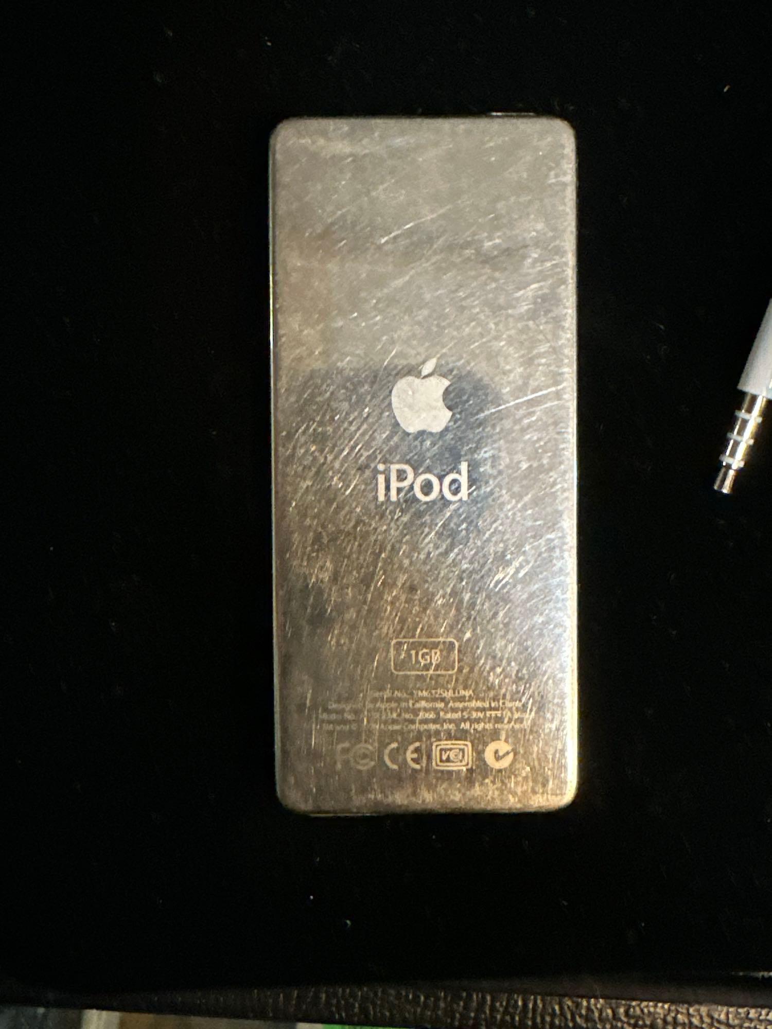 1GB Ipod Loaded with Music and Headphones- works
