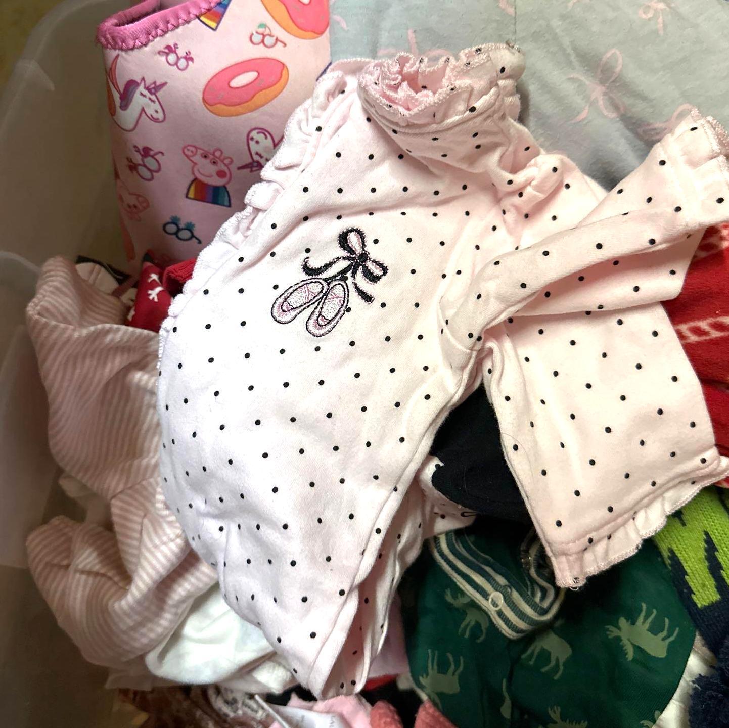 Tote Full of Baby Girl Clothes & 2 Life jackets size Newborn to 6months- in good condition