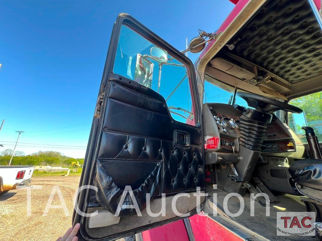 2005 Kenworth T800 Tri-Axle Dump Truck