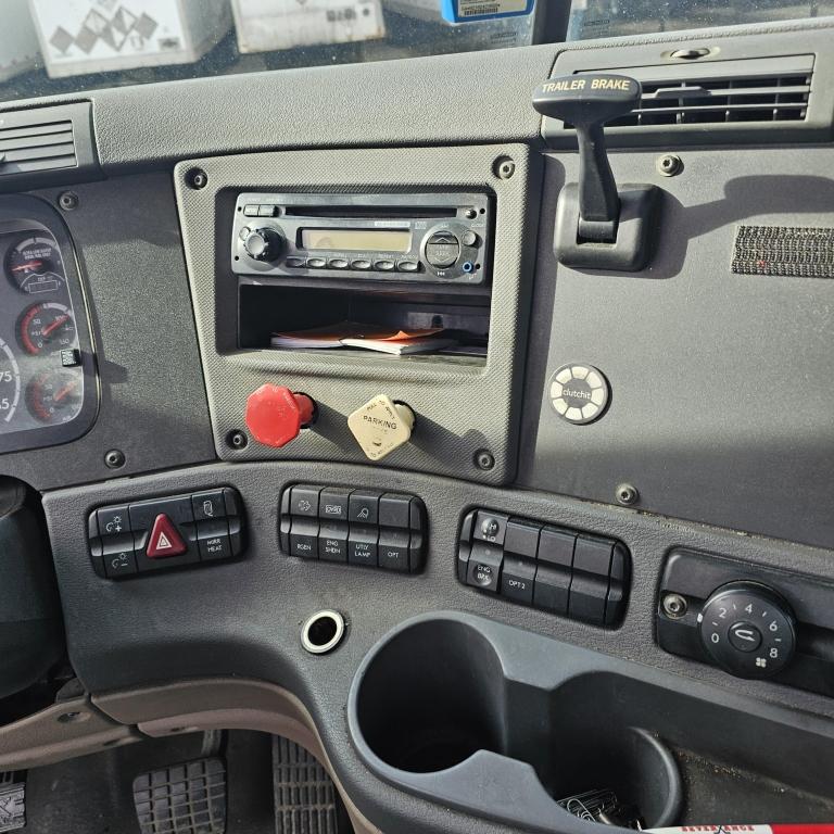 2013 Freightliner tractor