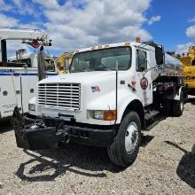 2000 International 4700 Tack Truck