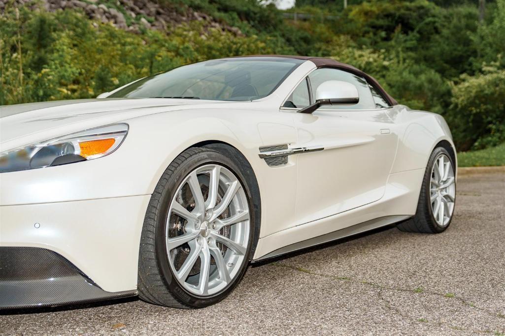 2016 ASTON MARTIN VANQUISH VOLANTE CARBON