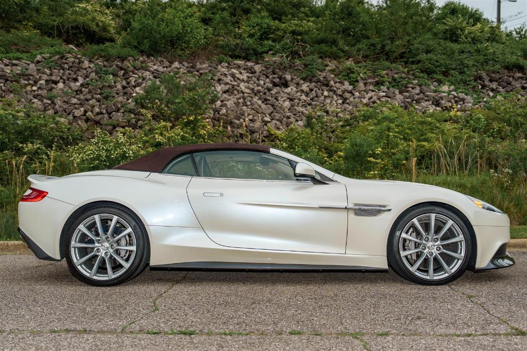 2016 ASTON MARTIN VANQUISH VOLANTE CARBON