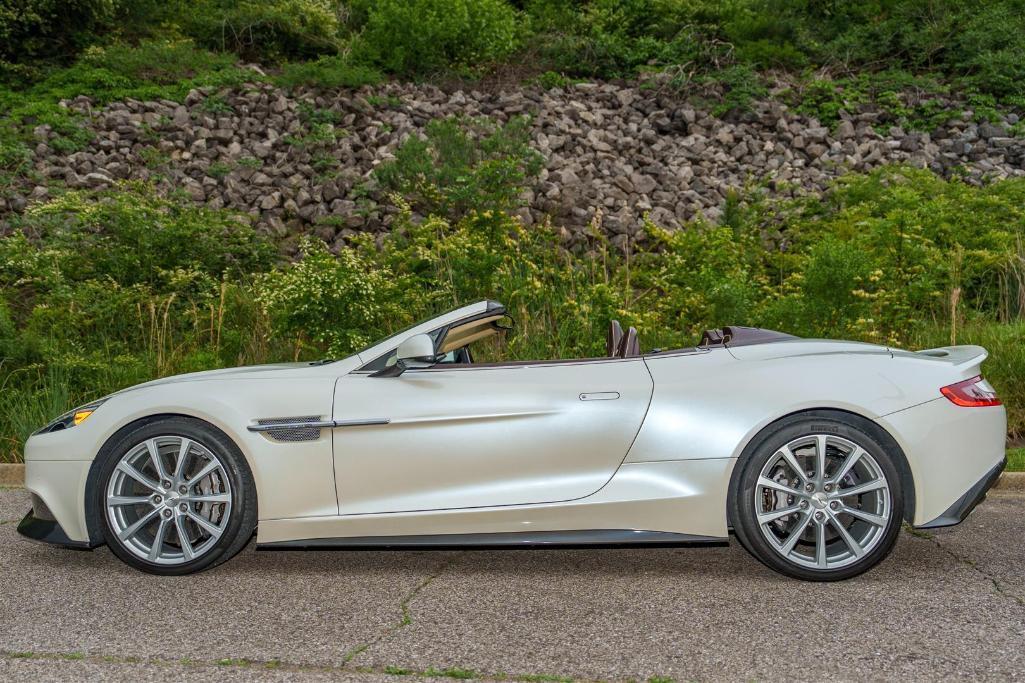 2016 ASTON MARTIN VANQUISH VOLANTE CARBON