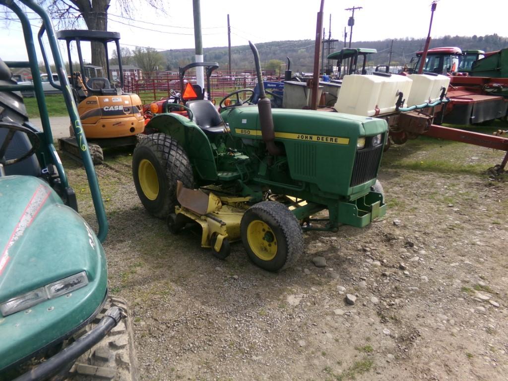 John Deere 850 2 WD Tractor with 72'' Belly Mower, 3970, MISSING 3 PT ARMS