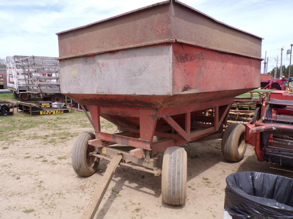 Gravity Wagon on John Deere Running Gear (6231)