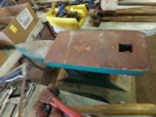 Grizzly 300+ Lb Anvil on Stand  (70)