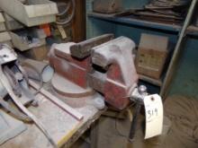 Red 6'' Bench Vise, BUYER TO DISASSEMBLE (Shop-Tool Room)