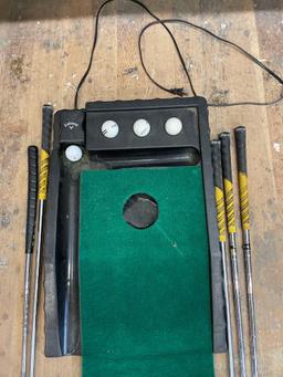 Golf putting system auto return with balls and club