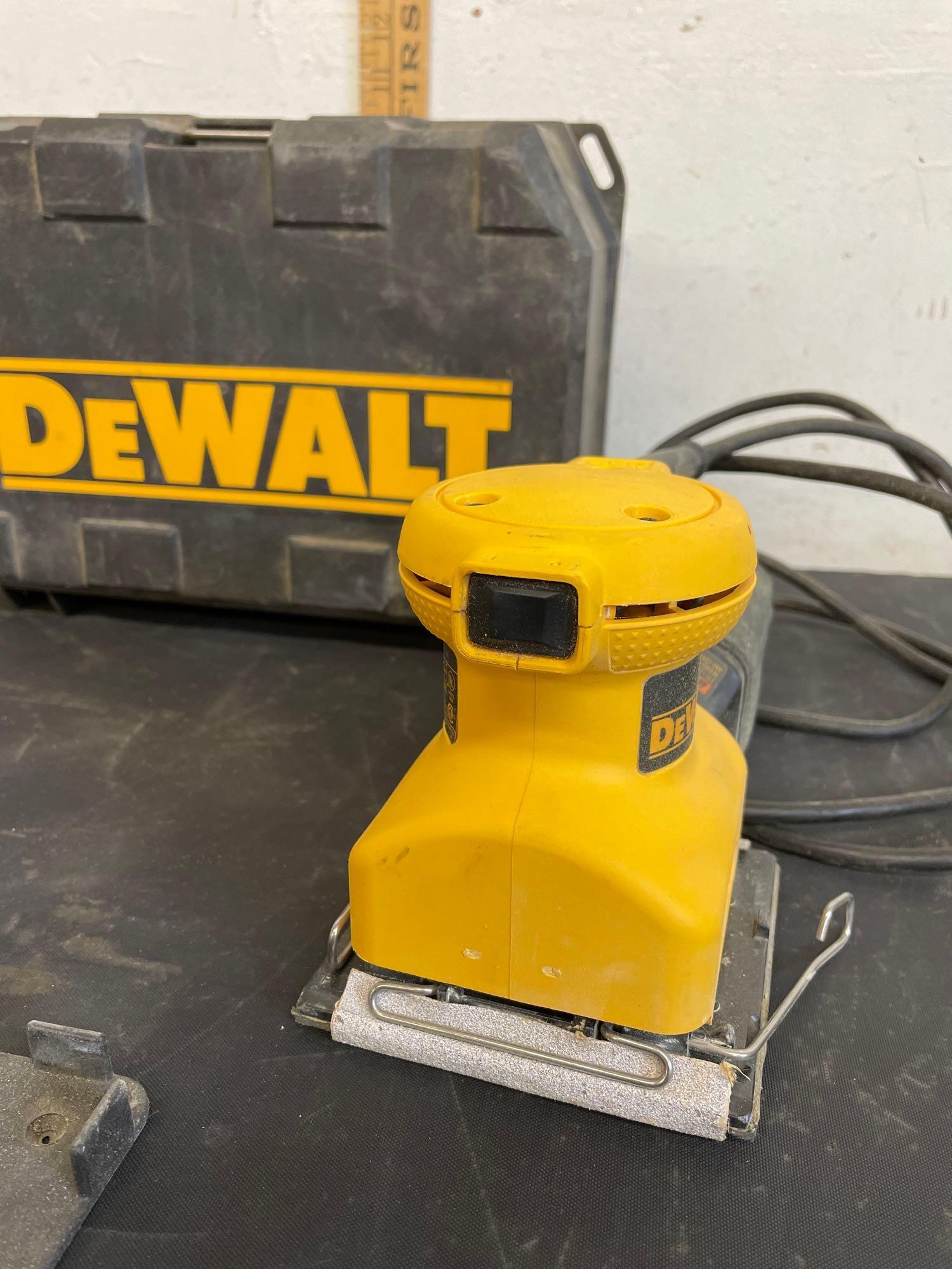 DeWalt Palm Grip Sander, works