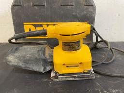 DeWalt Palm Grip Sander, works