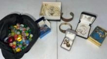 marbles and jewelry pieces (11)
