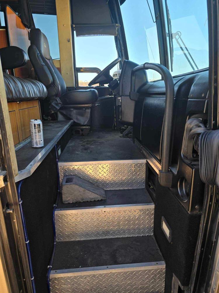 2003 Prevost Tour Bus