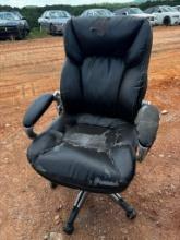 BLACK LEATHER CHAIR