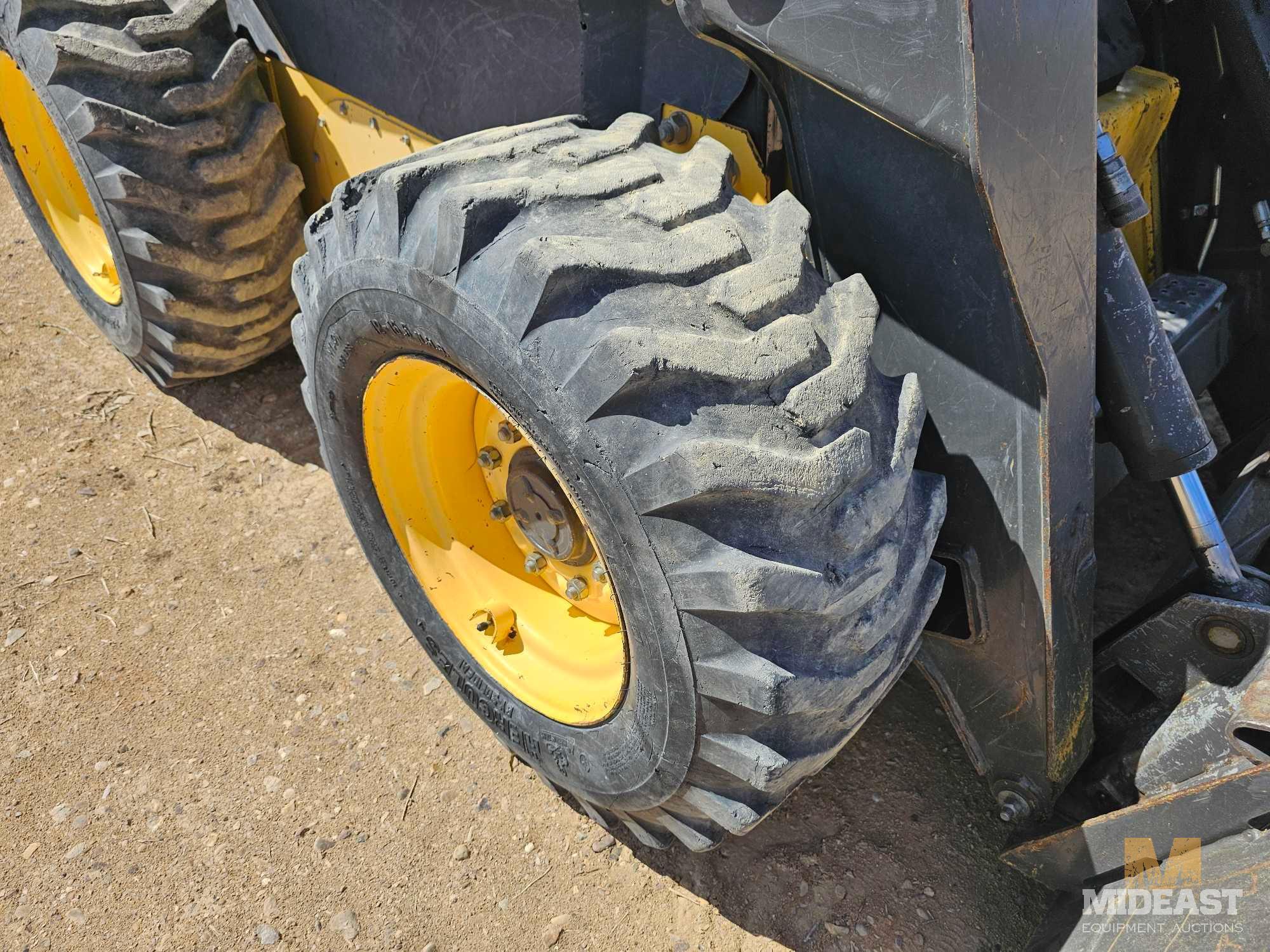 New Holland L185 Skidsteer