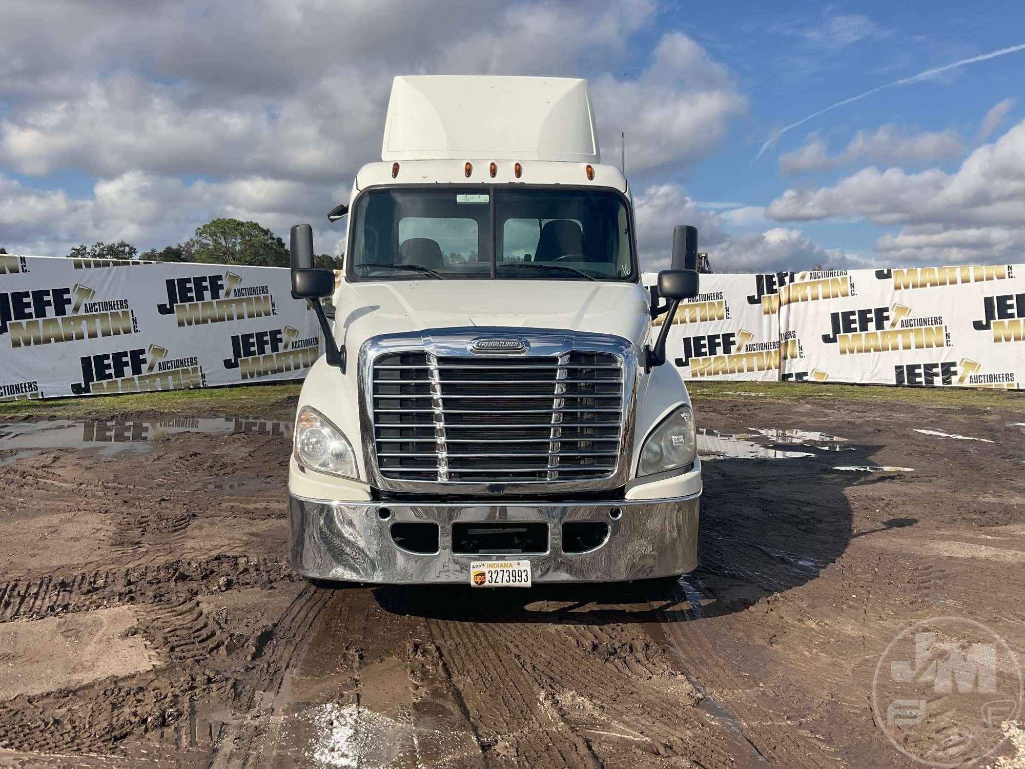 2016 FREIGHTLINER CASCADIA TANDEM AXLE DAY CAB TRUCK TRACTOR VIN: 3AKJGEBGXGSHA6937