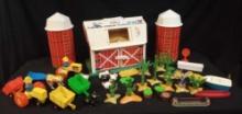 Vintage 915 Fisher Price Play Family Farm Little People