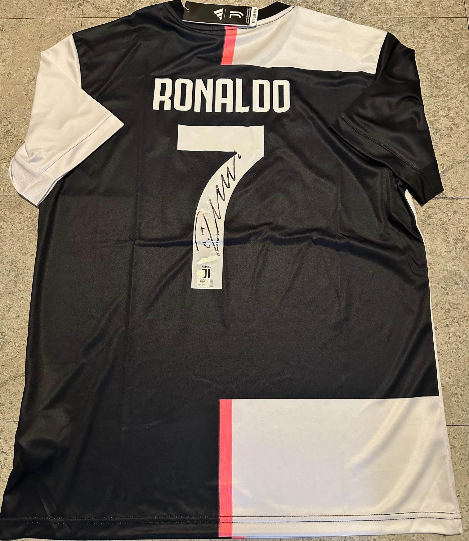 Cristiano Ronaldo FC Juventus Adidas Autographed 2019-20 Home Soccer Jersey GA coa