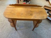 Oak table with side shelves. very NICE