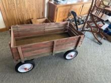 John Deere wooden pull type wagon.... Nice