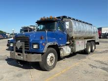 2001 MACK RD 690 OIL TANKER TRUCK