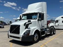 2016 VOLVO T/A DAYCAB
