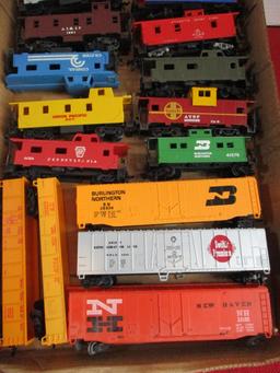 HO Scale Mixed Model Railroading Cars-Lot of 15 E