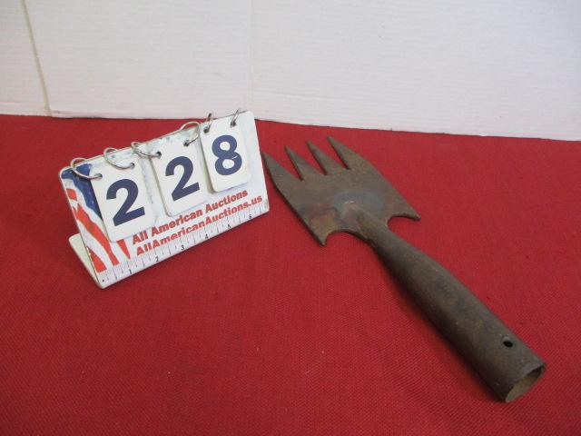 Gifford Wood Co. Hudson, New York Hand Forged Ice Breaker Tool