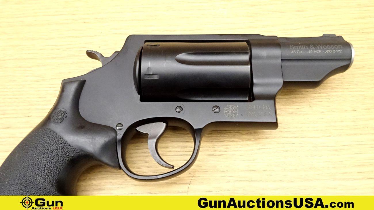 S&W GOVERNOR .45 COLT-.45 ACP-.410 2 1/2" Revolver. Excellent. 2.75" Barrel. Shiny Bore, Tight Actio