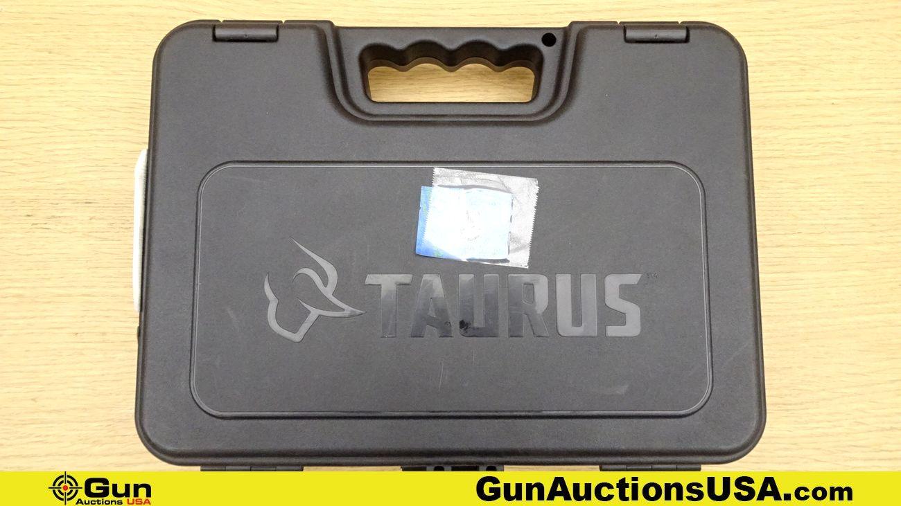 TAURUS ARMAS TH40C .40 S&W Pistol. Excellent. 3.5" Barrel. Shiny Bore, Tight Action Semi Auto Featur