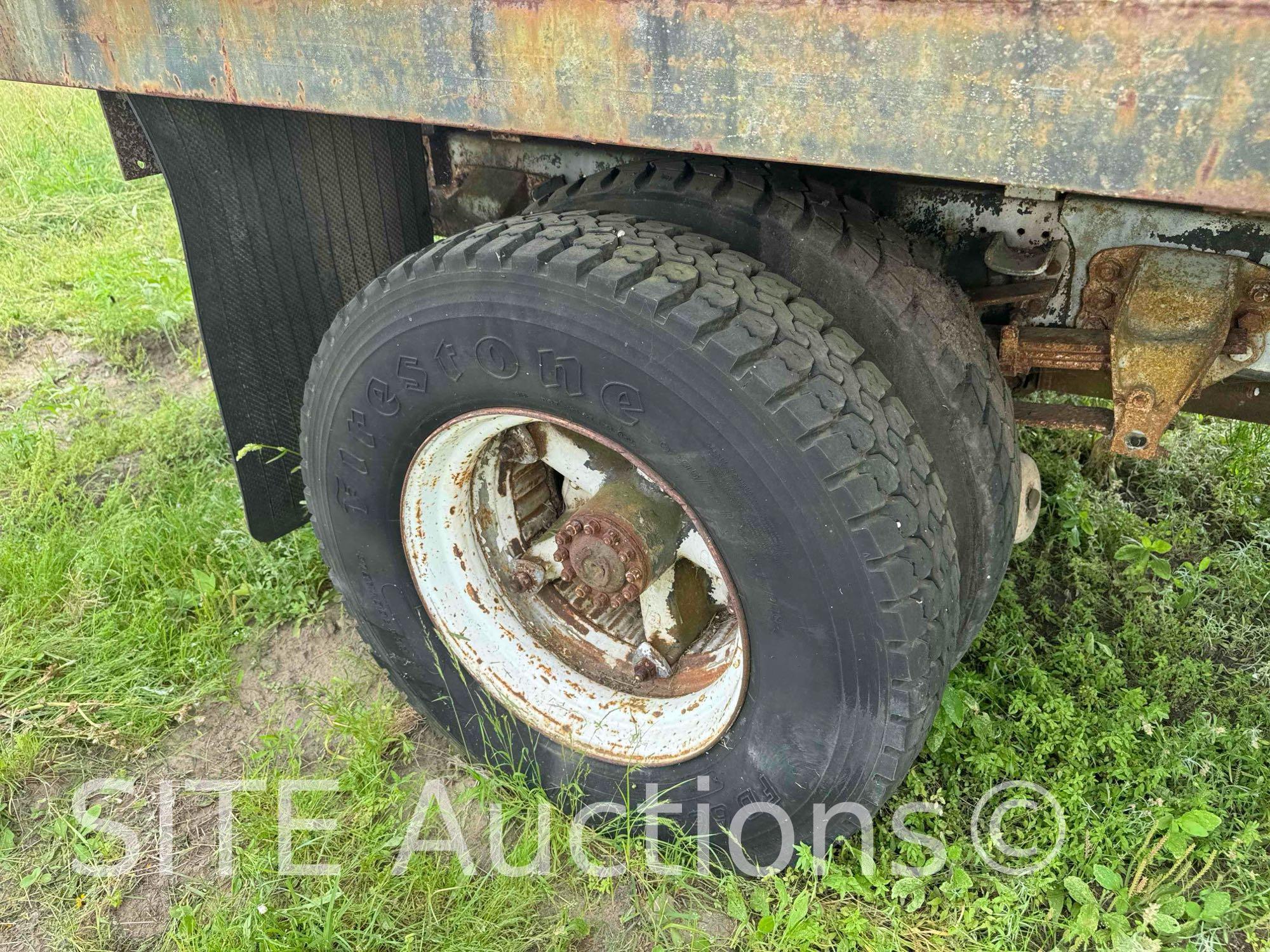 1996 Ford F700 S/A Dump Truck