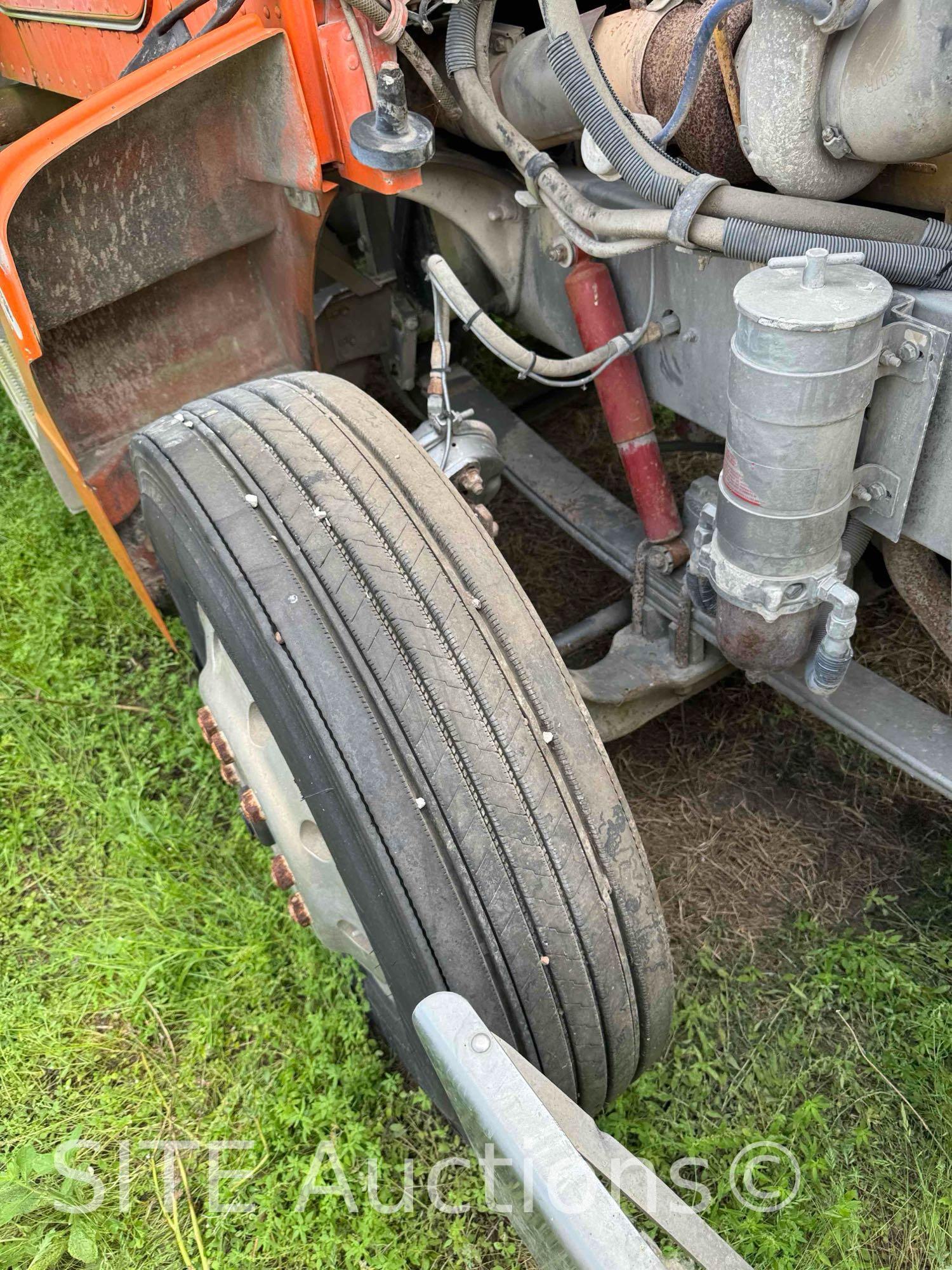 1999 Peterbilt 385 T/A Fuel Truck