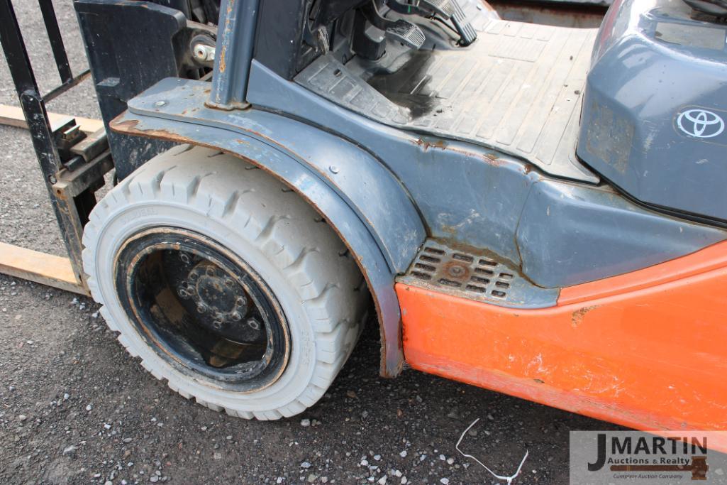 2017 Toyota 8FGU30 forklift truck