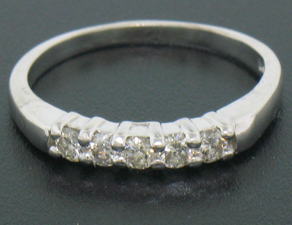 NEW Classic 14k White Gold 0.35 ctw Round Diamond Shared Prong Wedding Band Ring