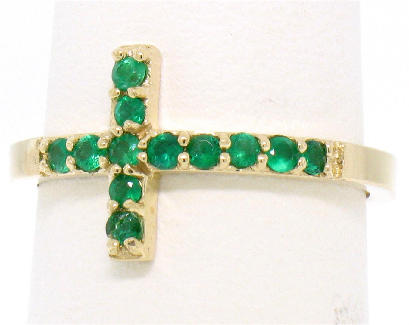 NEW 14k Yellow Gold 0.25 ctw Round Green Emerald Curved Sideways Cross Band Ring