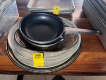 LOT OF ASSORTED TRAYS AND PANS