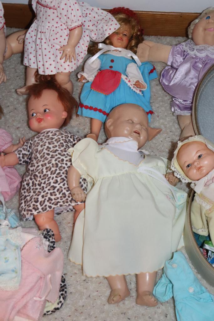 Large Quantity of Vintage Dolls