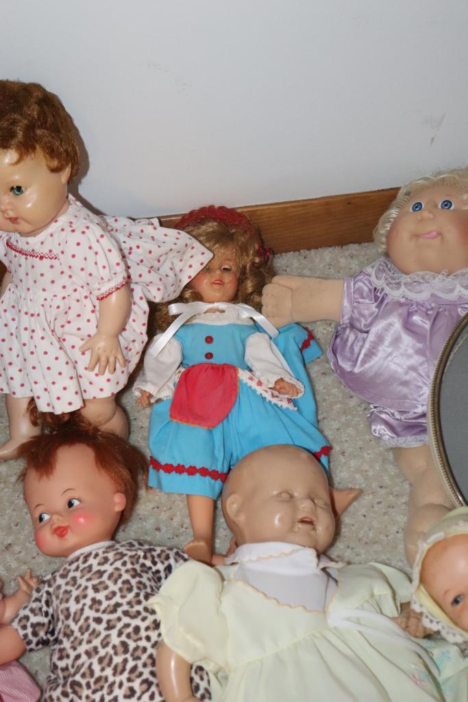 Large Quantity of Vintage Dolls