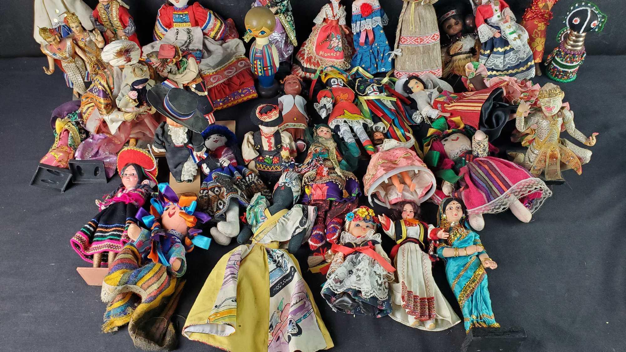 Large Lot of small dolls Russian Hindu Thi Bangkok Turkish Peruvian Native American Edi dolls lots