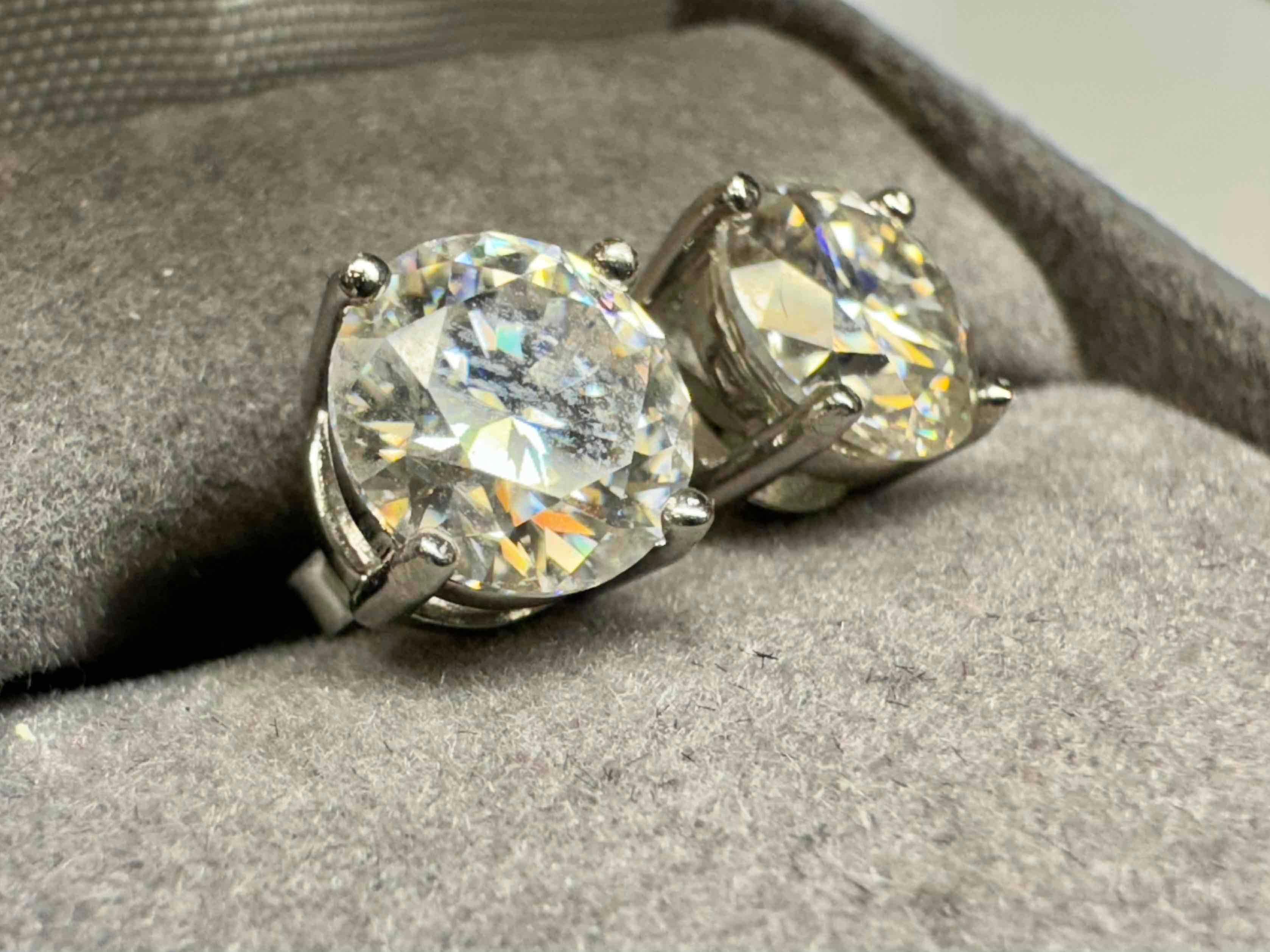 Pair of S925 Sterling Silver Moissanite Diamond Earrings with GRA Certificate