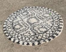 Nice round area rug...