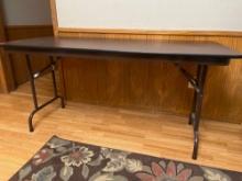 Folding table