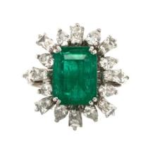 Stunning Emerald Ring & Mixed-Cut Sunburst Diamond Halo