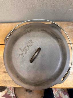 Lodge Cast Iron Pot with Lid