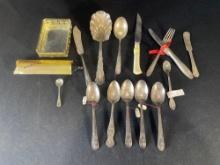Assortment of collectible silver platted knifes, forks & spoons -see photo's-