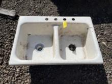 White fiberglass sink 32--3/4" x 22"