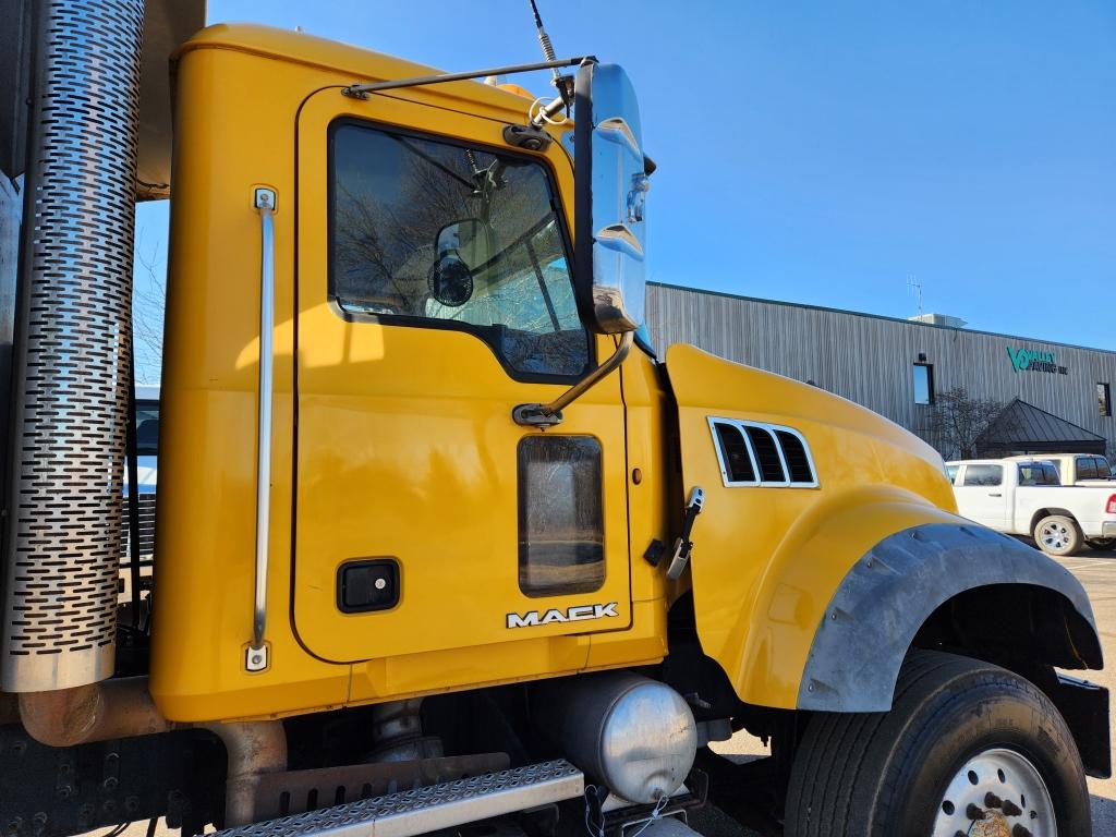 2011 Mack Gu713 Quad Axle Dump Truck