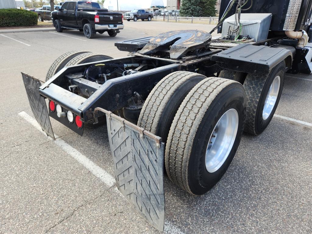 2013 Kenworth T800 Day Cab