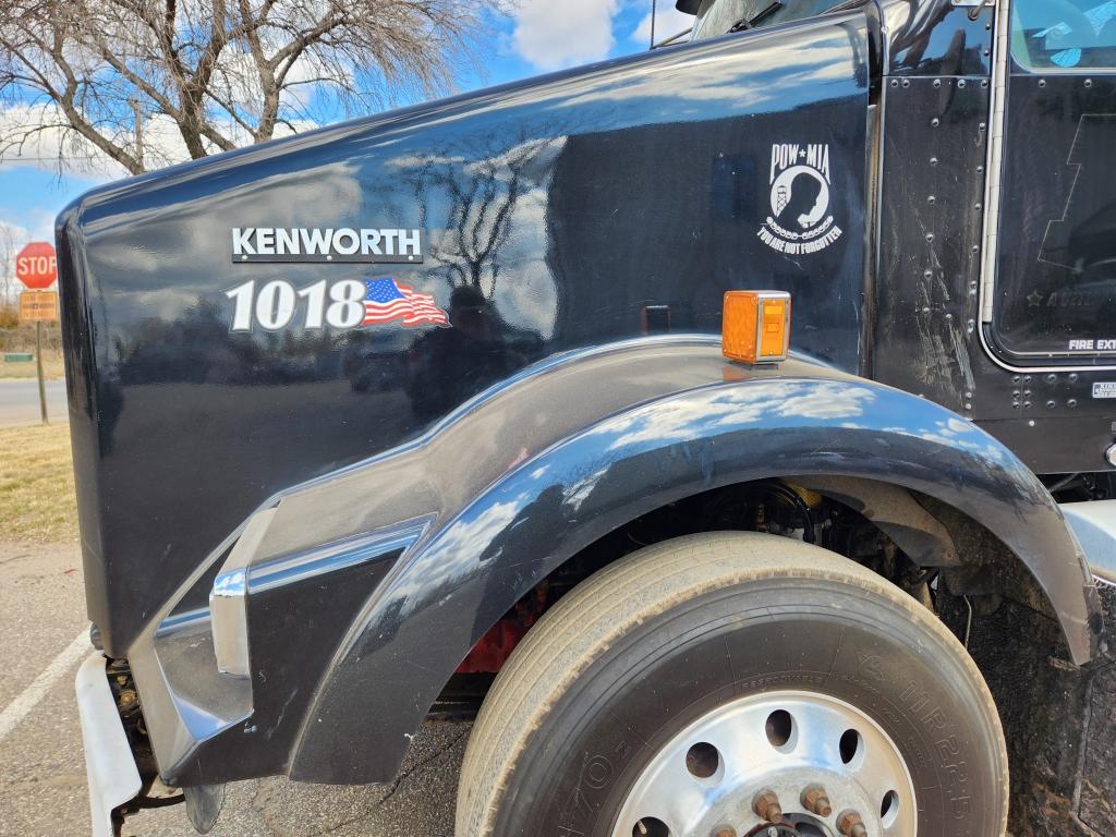 2013 Kenworth T800 Day Cab